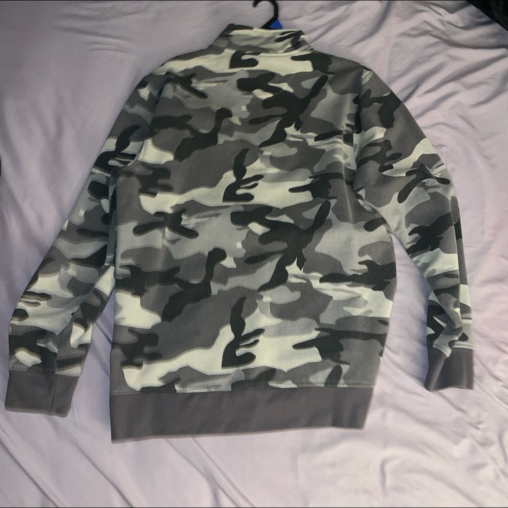 New sweater. Very comfortable and beautiful. Never worn before.